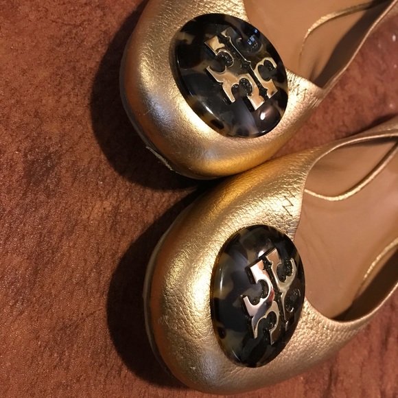 Tory Burch Gold Gold-tone Leather Reva Logo Flats - Picture 3 of 5